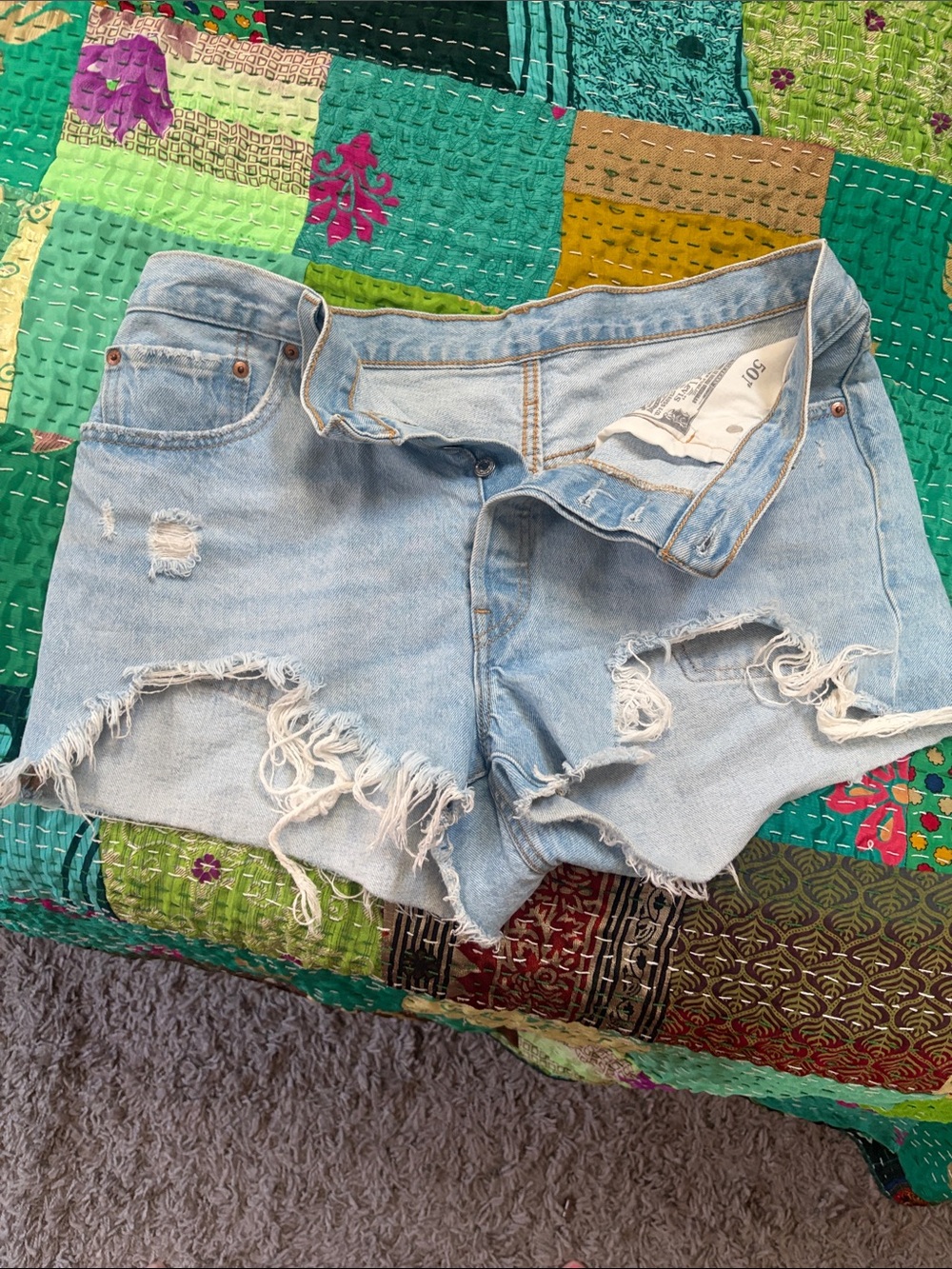 Super Fun Levi Light Wash Distressed Denim Women’s Shorts, W 34